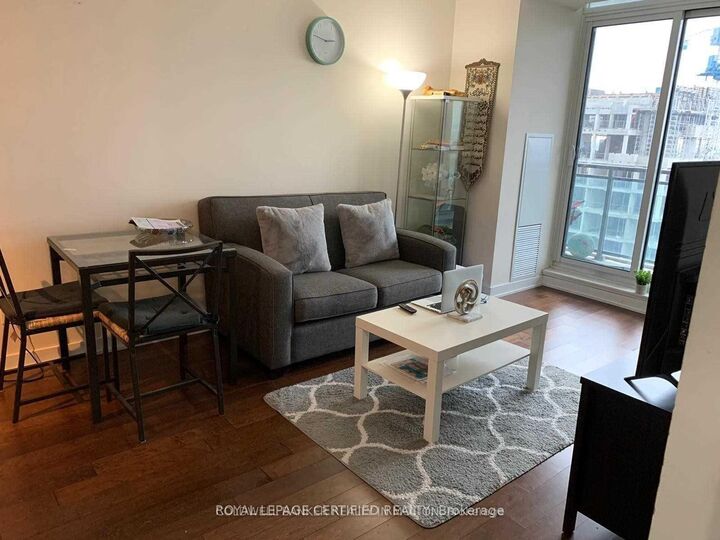 Property Photo:  4070 Confederation Parkway 3506  ON L5B 0E9 