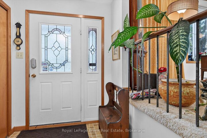 Property Photo:  87 Oakwood Crescent  ON K9J 1N2 