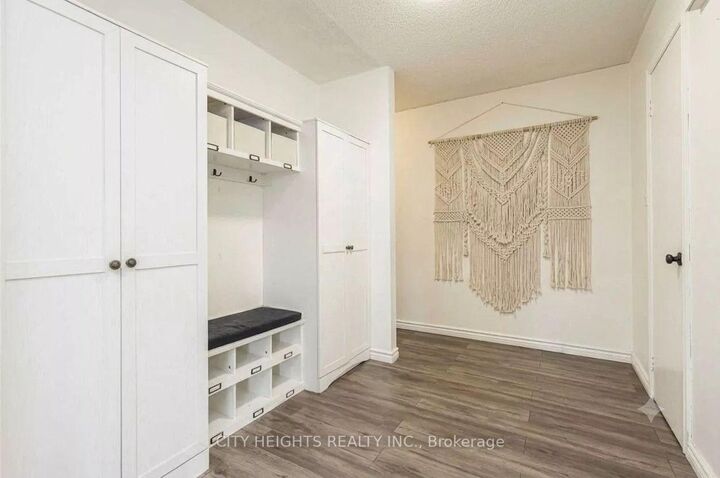 Property Photo:  510 Essa Road 44  ON L4N 7L5 