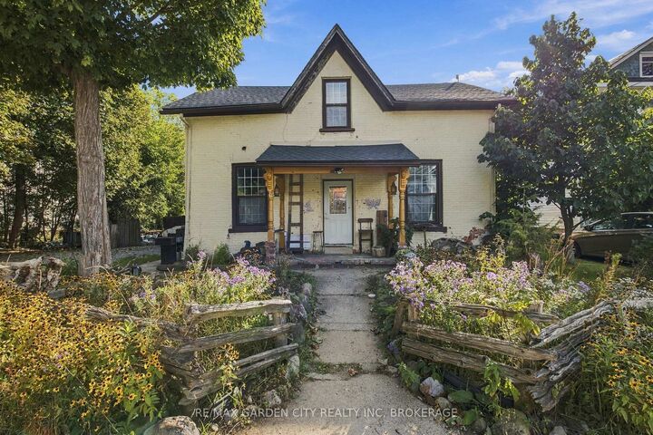 Property Photo:  409-407 Maple Street  ON N1A 2G7 