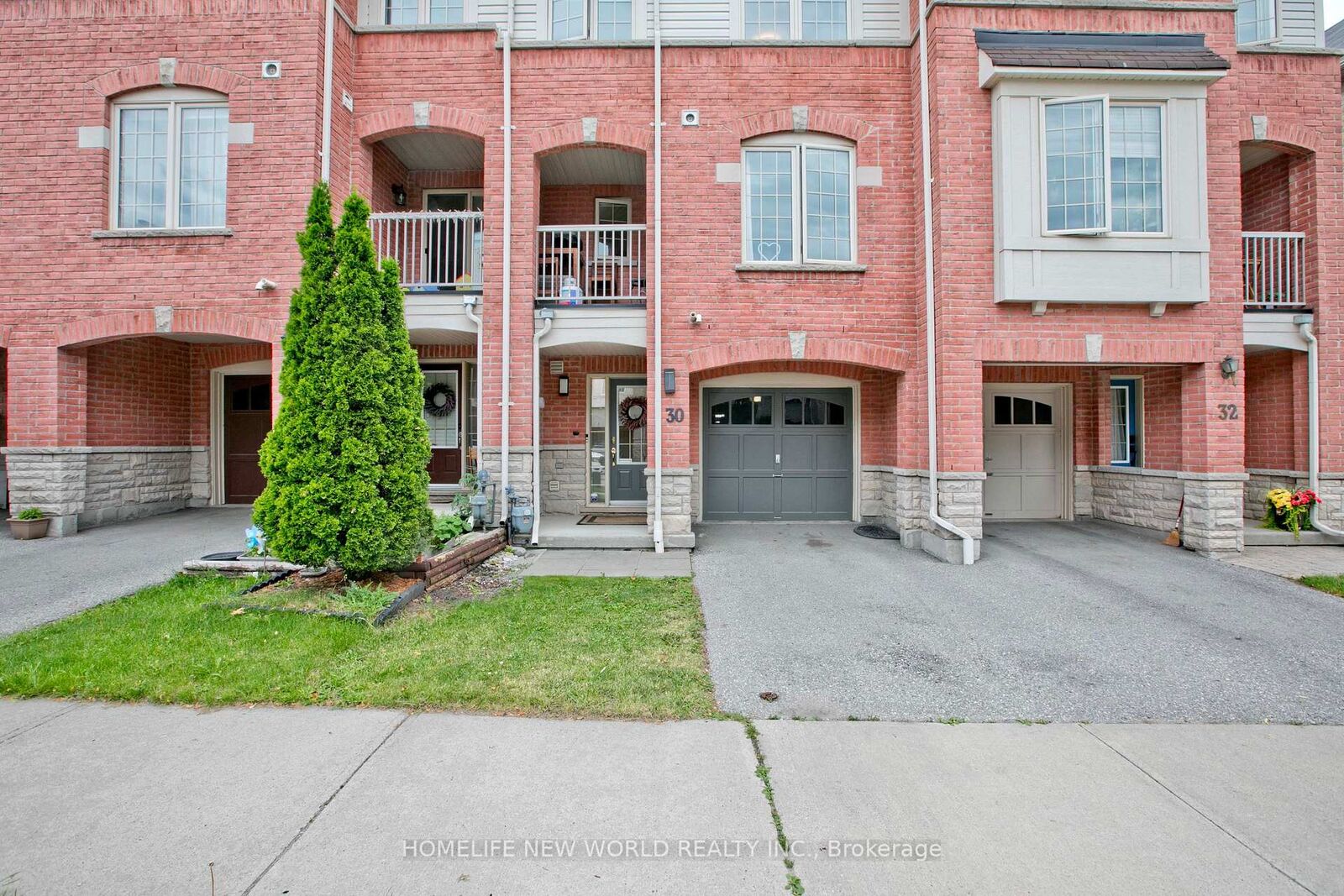 Property Photo:  30 Linnell Street  ON L1Z 0K8 