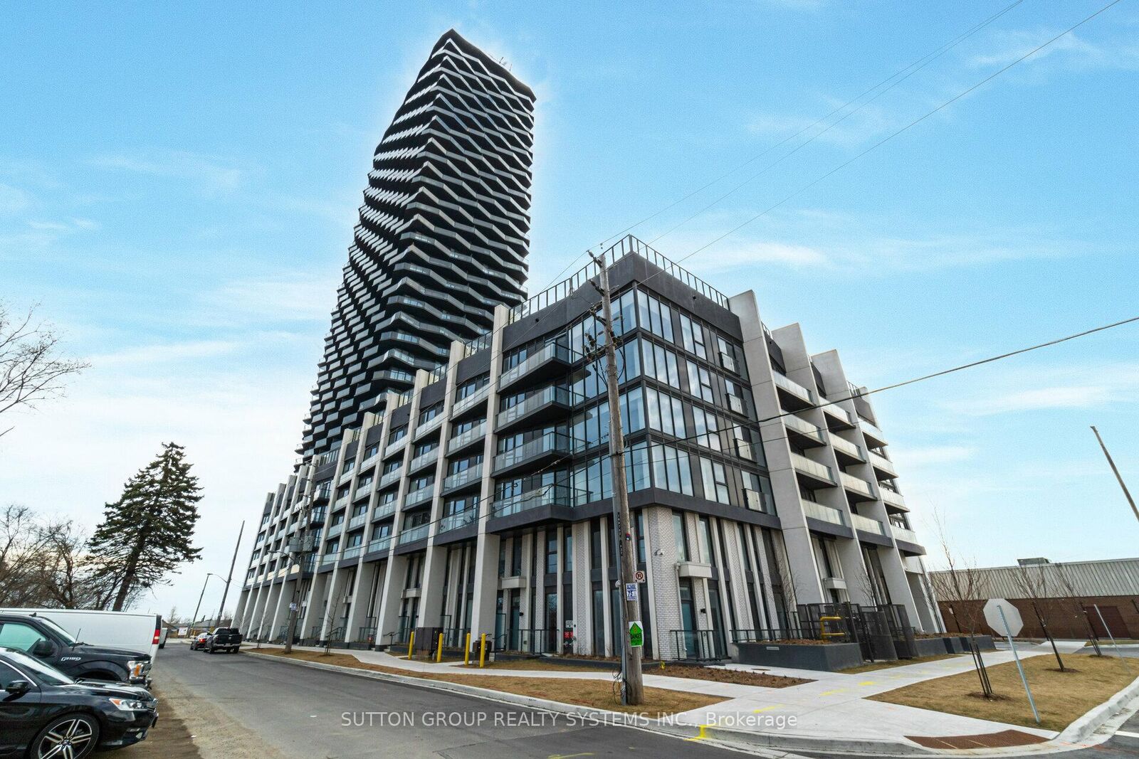 Property Photo:  36 Zorra Street 1607  ON M8Z 0G5 