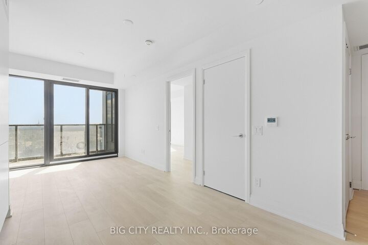 Property Photo:  25 Frederick Todd Way 2201  ON M4G 4E8 