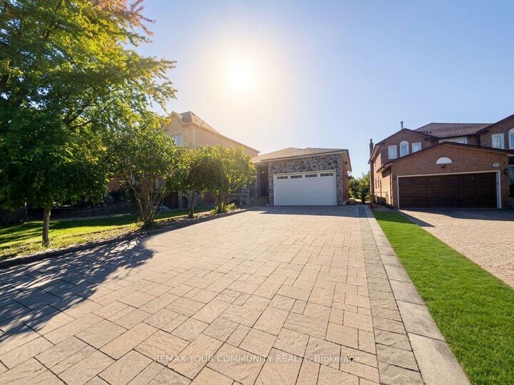 Property Photo:  31 Oak Avenue  ON L4C 6R5 