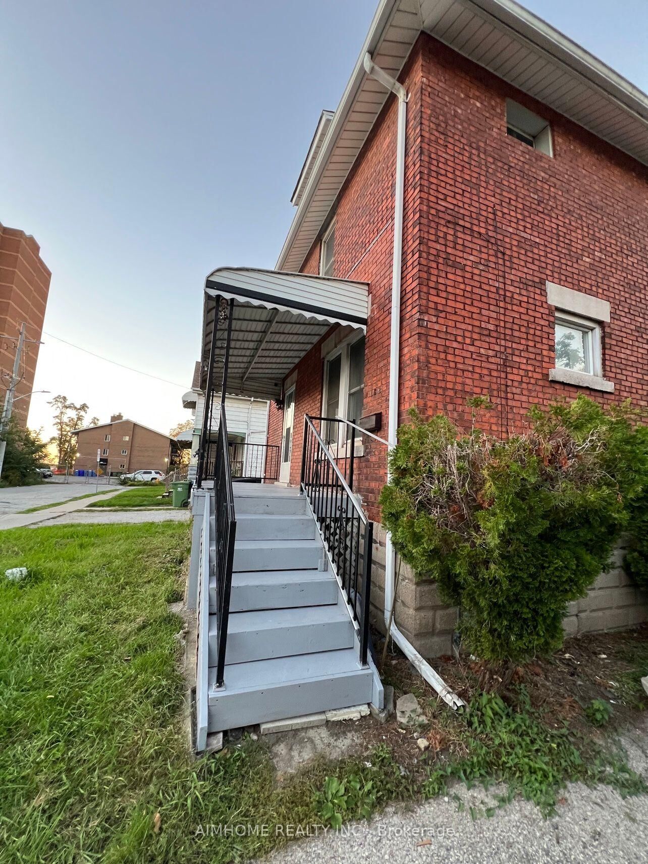 Property Photo:  182 Josephine Avenue  ON N9B 2K8 