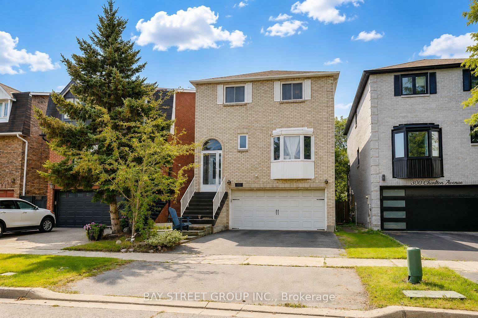 Property Photo:  304 Charlton Avenue  ON L4J 6H4 