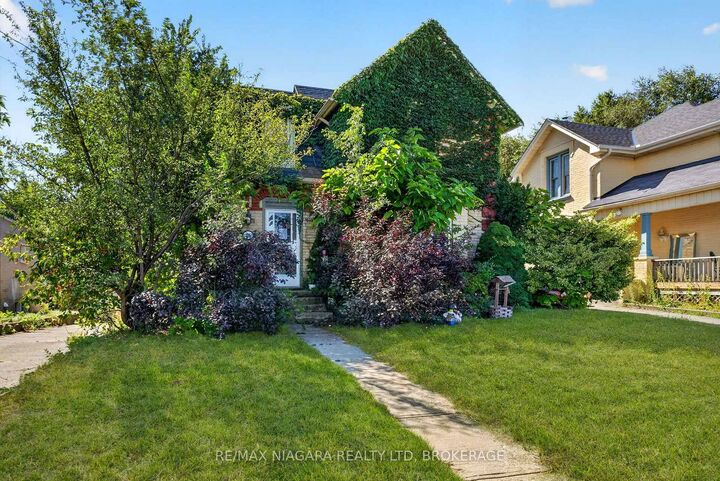 Property Photo:  156 Terrace Hill Street  ON N3R 1G6 