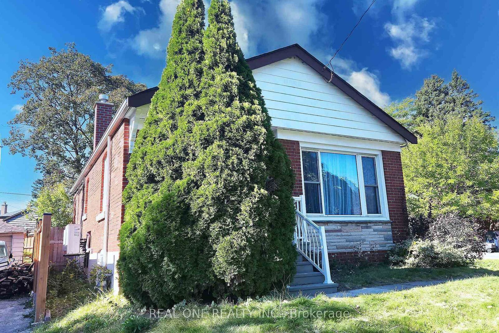 Property Photo:  15 Castille Avenue Main Level  ON M1R 2B9 