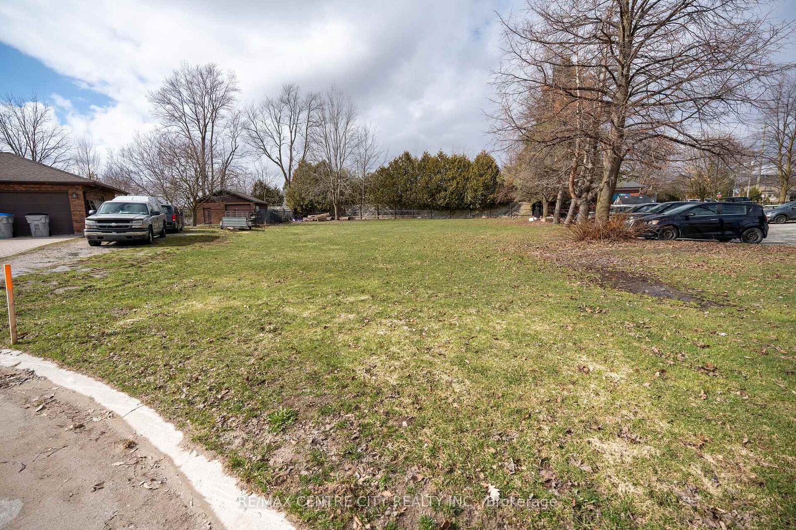 Property Photo:  2 Kennedy Court  ON N0M 2A0 