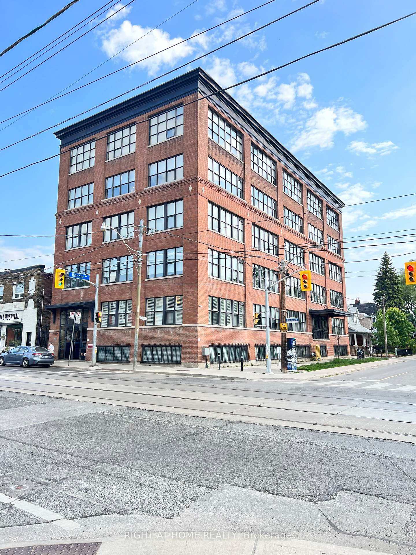 Property Photo:  2154 Dundas Street W 406  ON M6R 1X3 