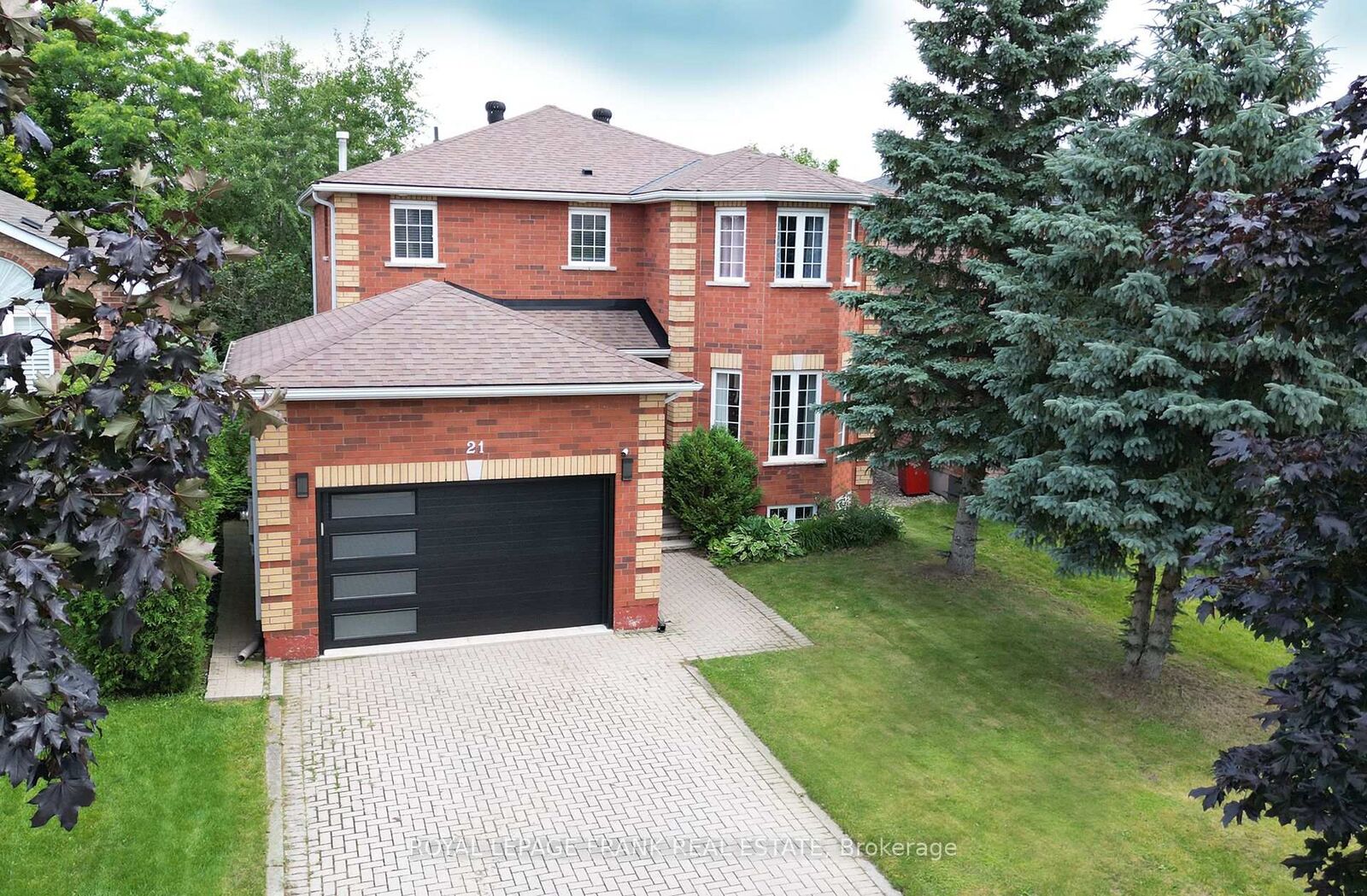 Property Photo:  21 Crompton Drive  ON L4M 6N1 