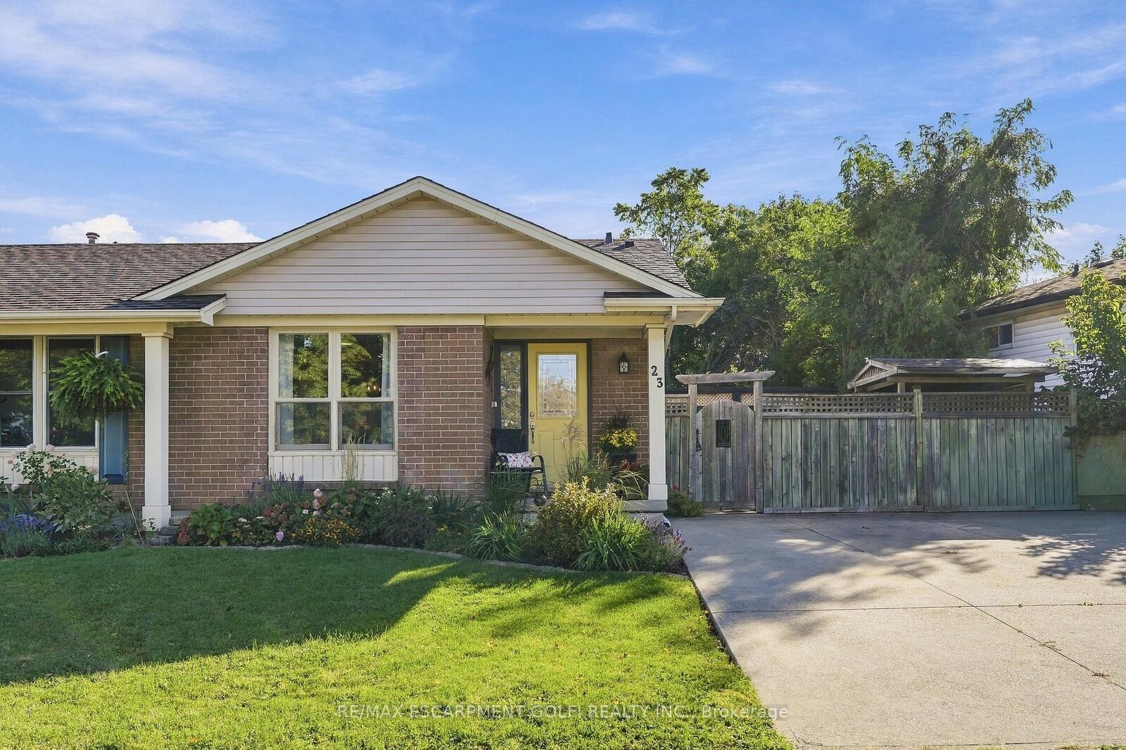 Property Photo:  23 Autumn Place  ON L2P 3W3 
