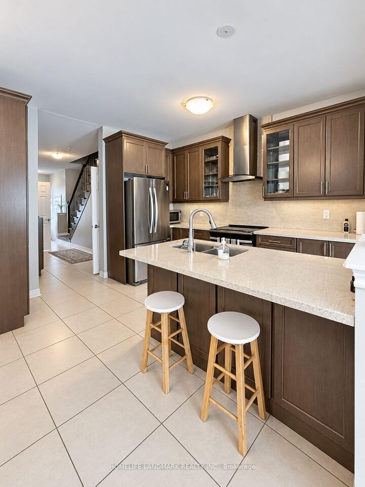 Property Photo:  91 Huguenot Road  ON L6H 0M3 