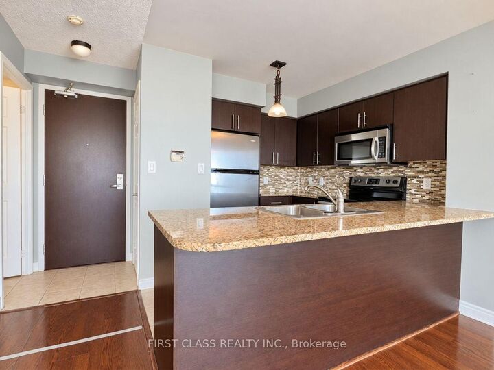 Property Photo:  208 Enfield Place 2802  ON L5B 0G8 