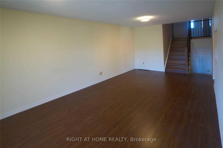 Property Photo:  877 Thistle Down Circle Main &Amp Upper  ON L5C 3K5 
