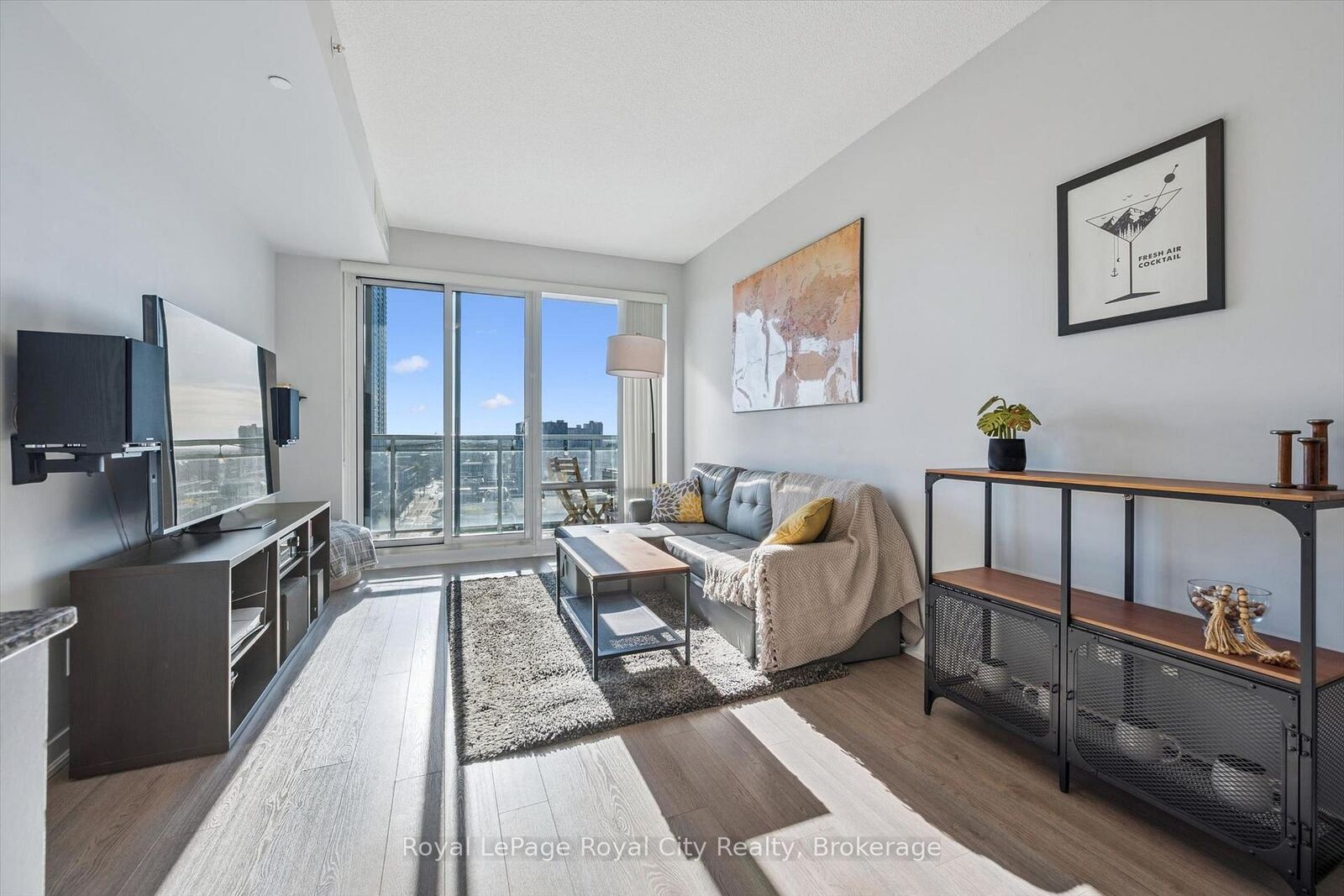 Property Photo:  85 Duke Street W 1204  ON N2H 0B7 