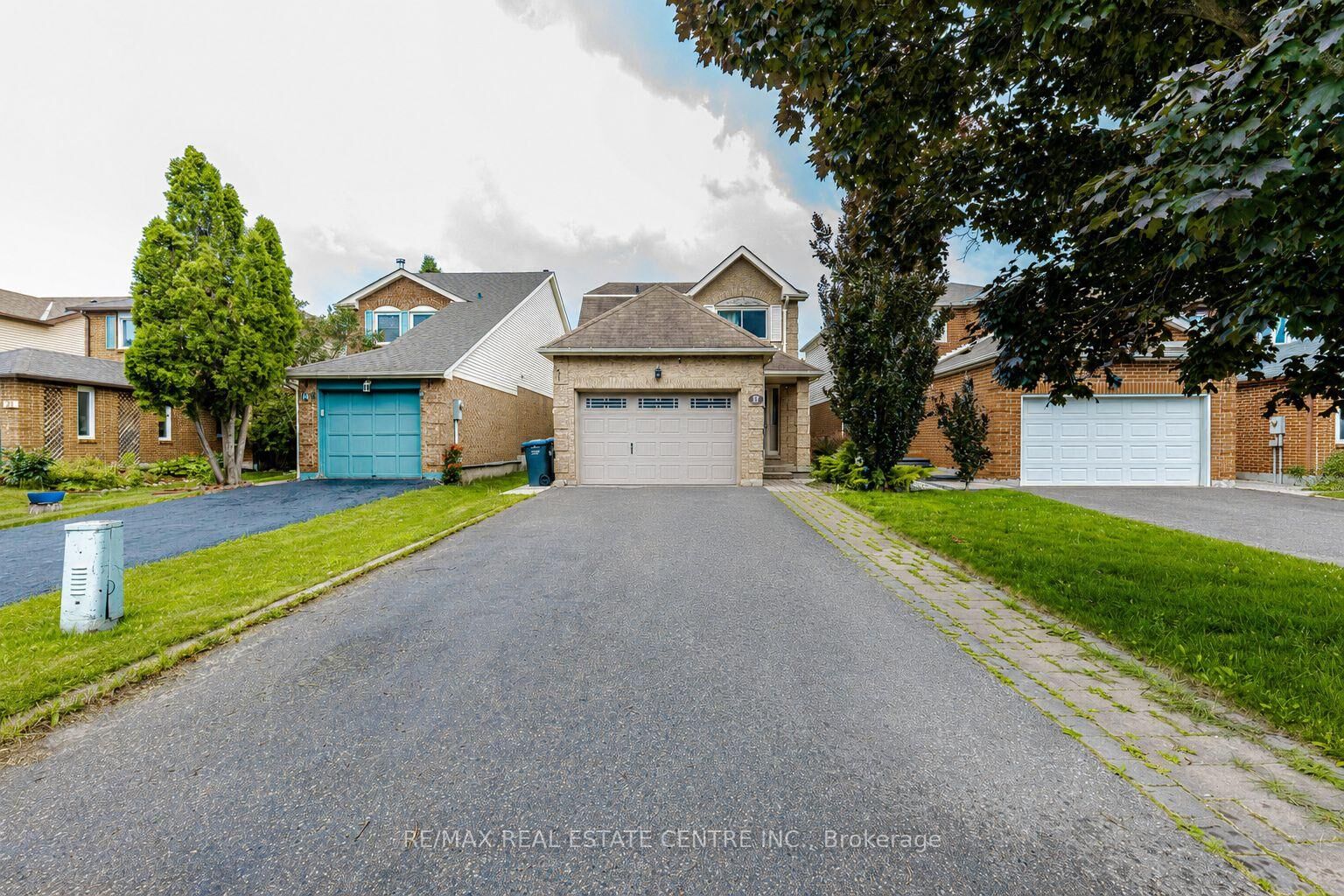 Property Photo:  17 Scotia Drive #2  ON L6Y 2W3 