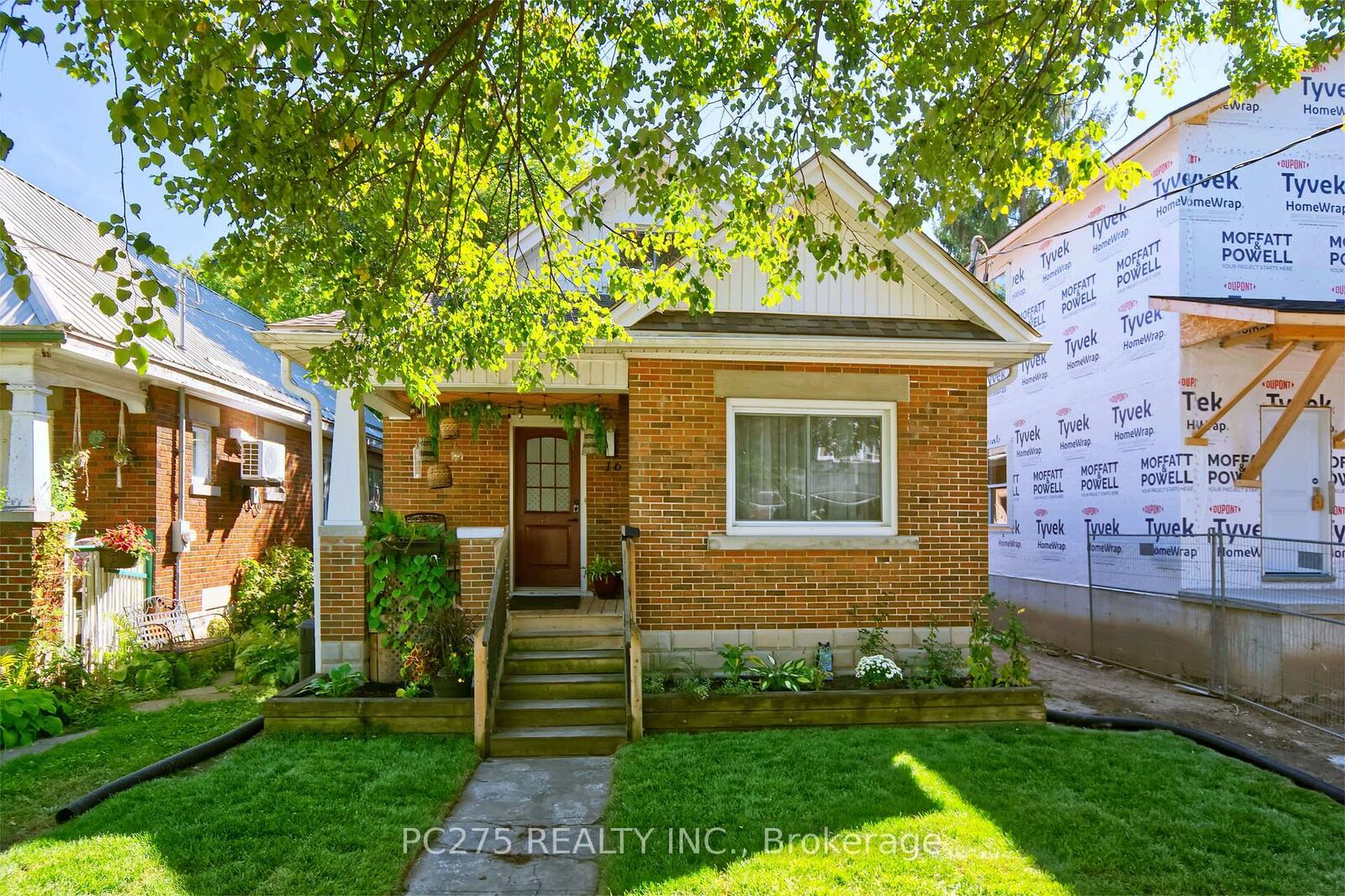 Property Photo:  16 Barrington Avenue  ON N6H 1J9 