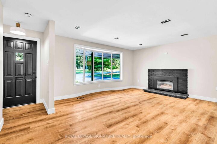 Property Photo:  986 Srigley Street Unit A  ON L3Y 1Y3 