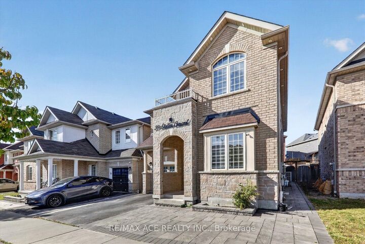 Property Photo:  39 Skelton Crescent  ON L1Z 1R4 