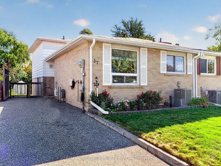 Property Photo:  37 Coxworth Crescent  ON M1B 1E2 