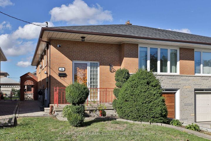 Property Photo:  28 Charrington Crescent  ON M3L 2C4 