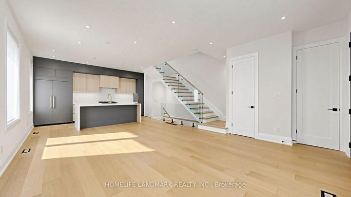 Property Photo:  750 Glengrove Avenue W Unit A  ON M6B 2J6 