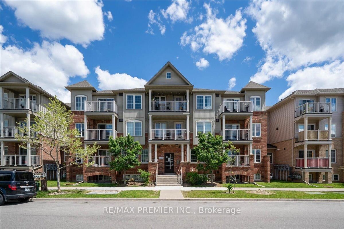 Property Photo:  141 Isaac Devins Boulevard 8  ON M9M 0C4 