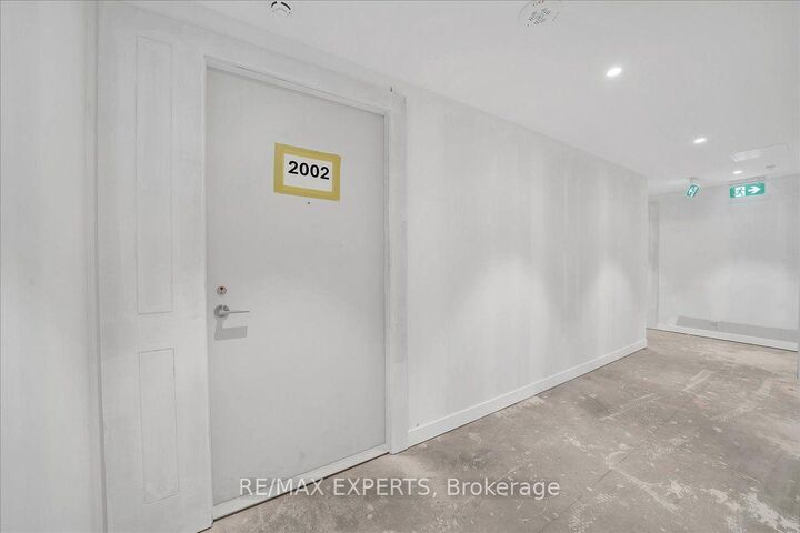 Property Photo:  4010 Eglinton Avenue W 2002  ON M9A 0G5 
