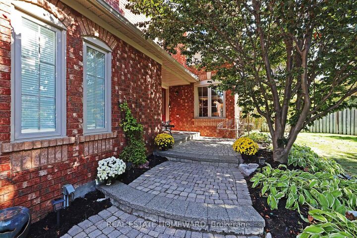Property Photo:  3332 Forrestdale Circle  ON L5N 6X5 