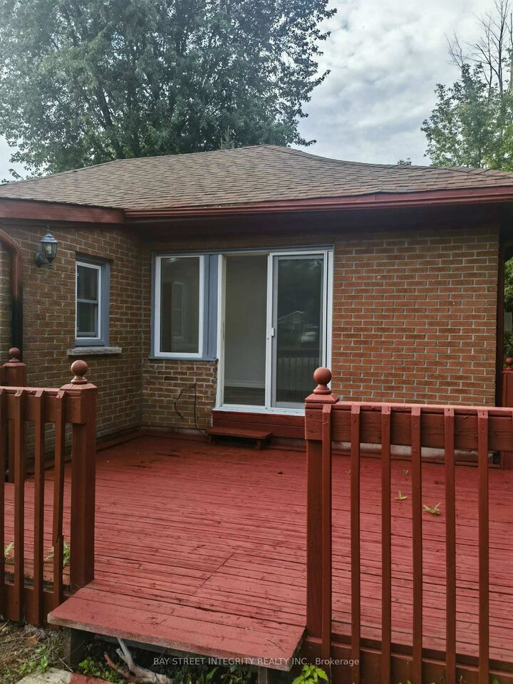 Property Photo:  298 Lakeview Boulevard  ON L4P 2Y7 