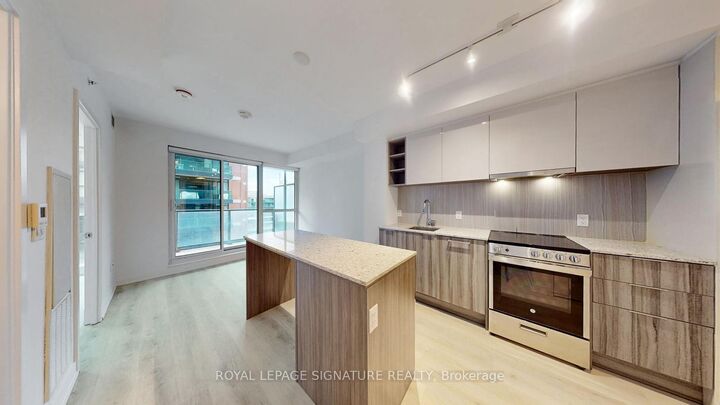 Property Photo:  31 Tippett Road 543  ON M3H 0C8 