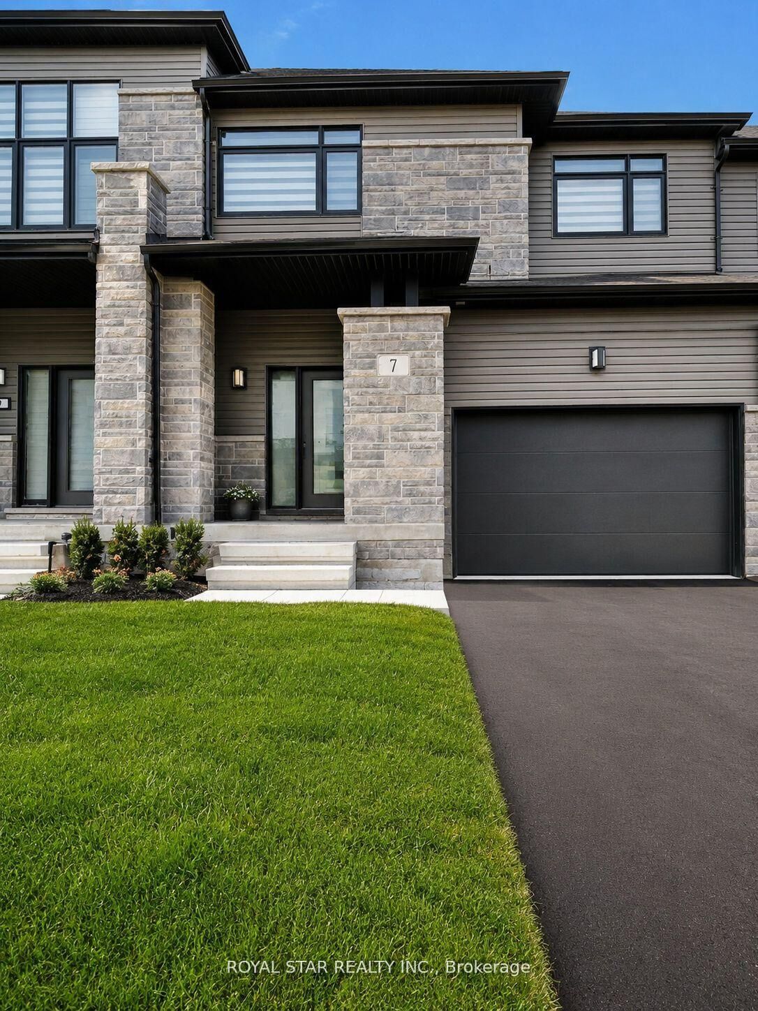Property Photo:  7 Federica Crescent  ON L9Z 0N5 
