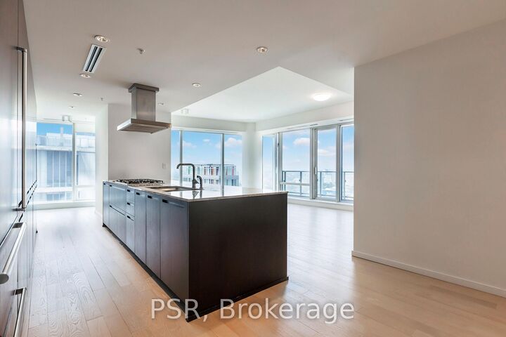 Property Photo:  180 University Avenue 3505  ON M5H 0A2 