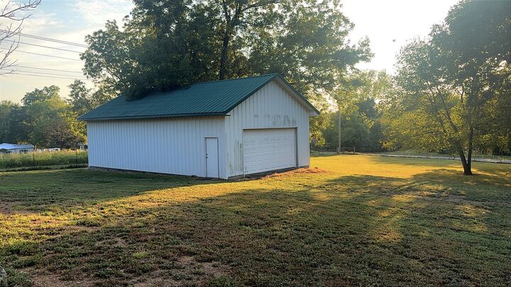 Property Photo:  618 E 5th Street  OK 74441 