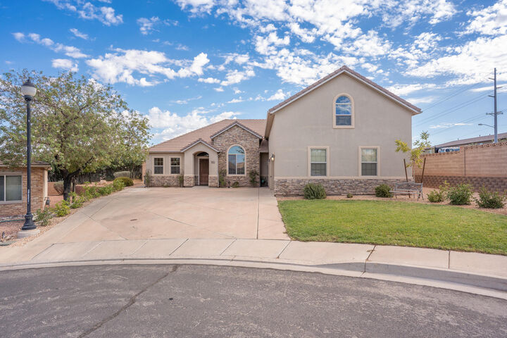Property Photo: 1463 E 3090 S Cir UT 84790