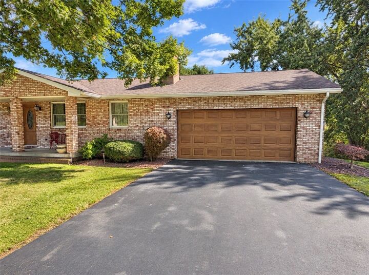 Property Photo: 2924 Glenda Dr PA 16101