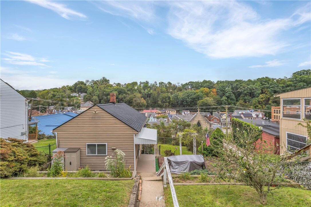 Property Photo:  917 North Ave  PA 15209 