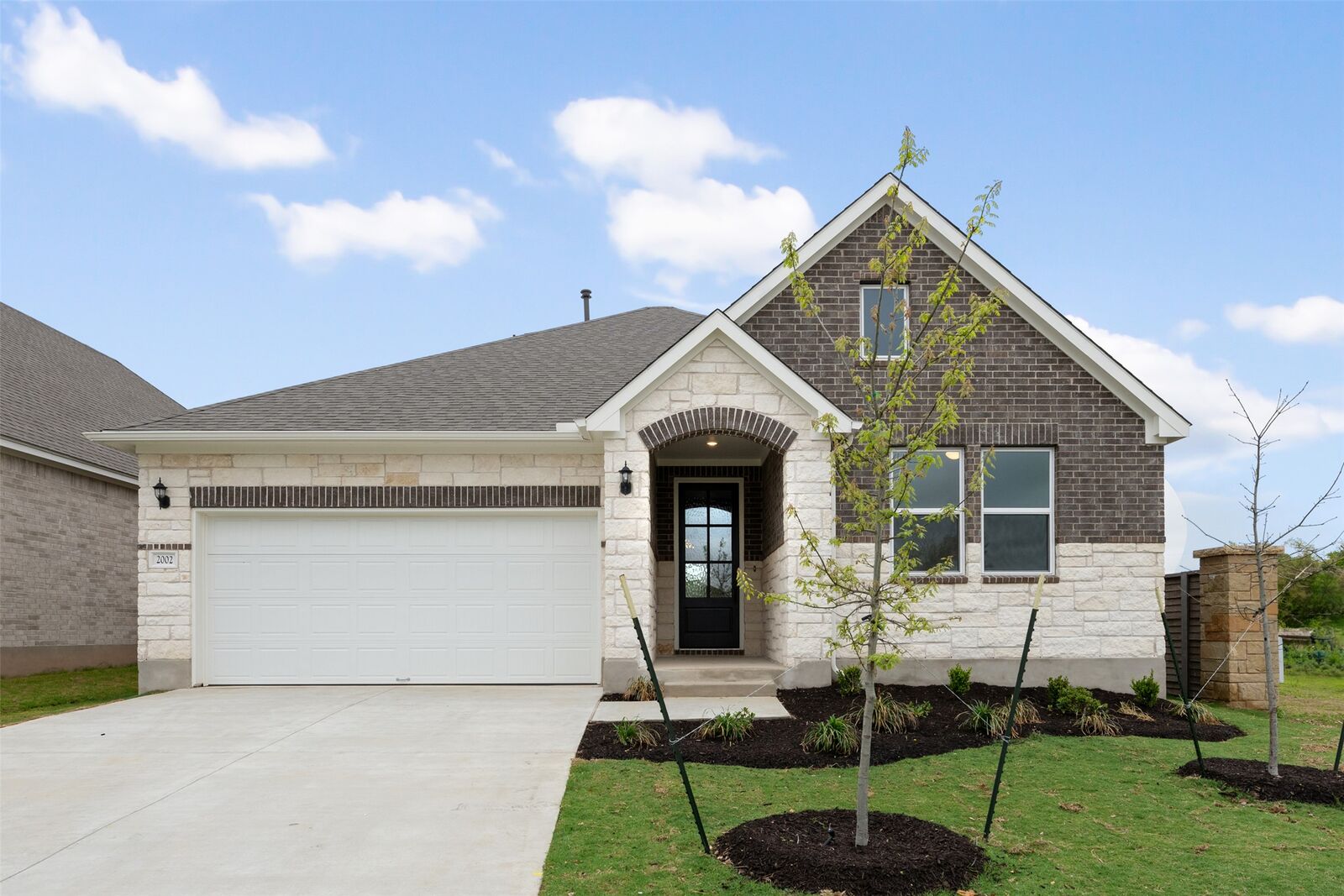 Property Photo: 553 Redding Way TX 78633