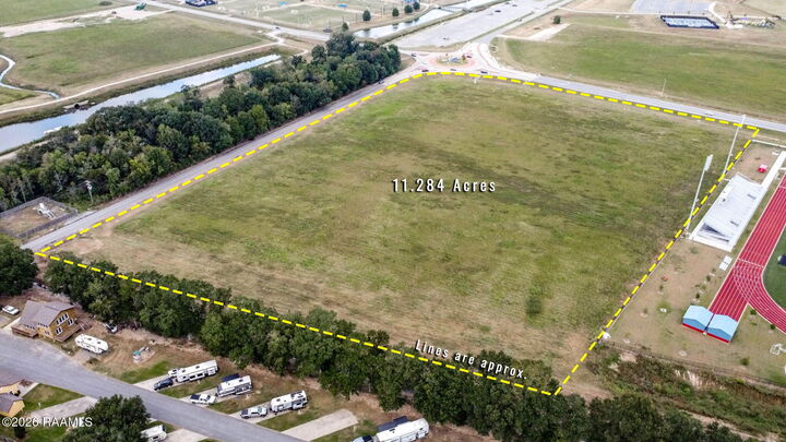 Property Photo:  2400 Chemin Metairie Road 4  LA 70592 