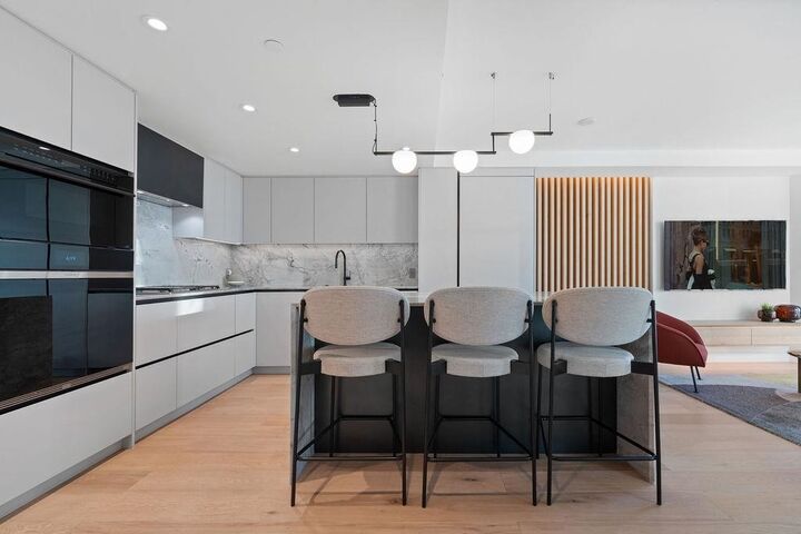 Photo de la propriété: 583 Beach Crescent 2607 BC V6Z 3E6