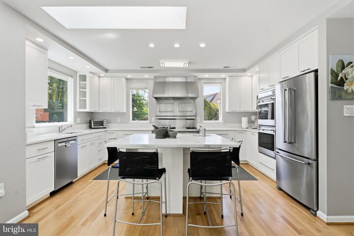 Property Photo:  903 Peele Place  VA 22304 