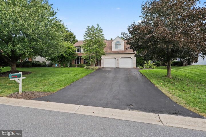 Property Photo:  157 Kings Gate Drive  PA 17543 