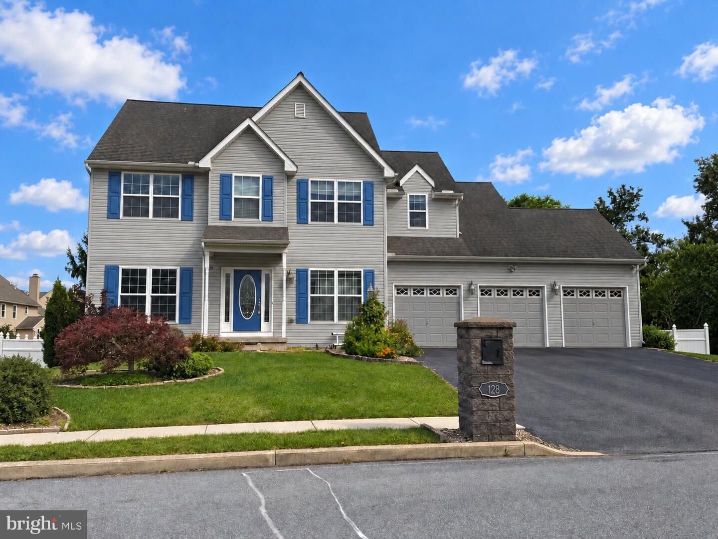 Property Photo:  128 S Thistledown Drive  PA 17078 