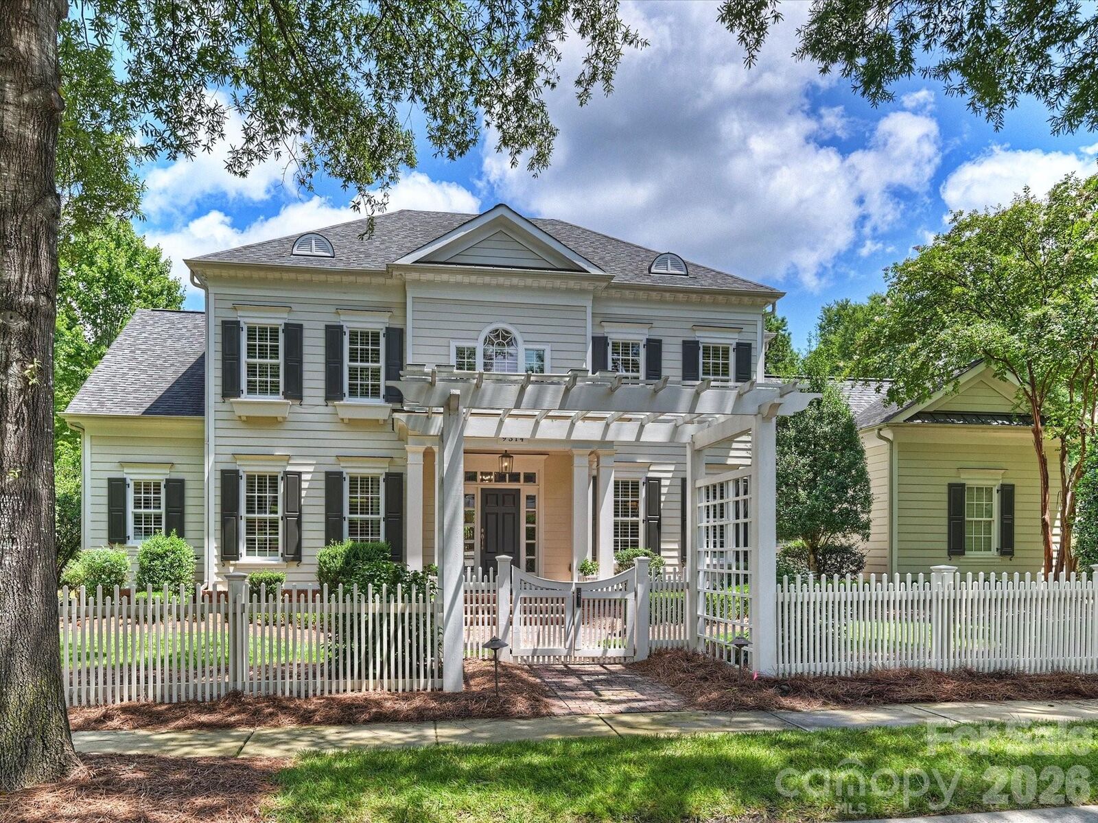 Property Photo:  9314 Heydon Hall Circle  NC 28210 