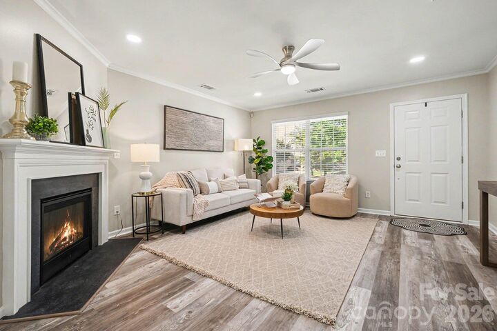 Property Photo: 6826 Broad Valley Court NC 28216
