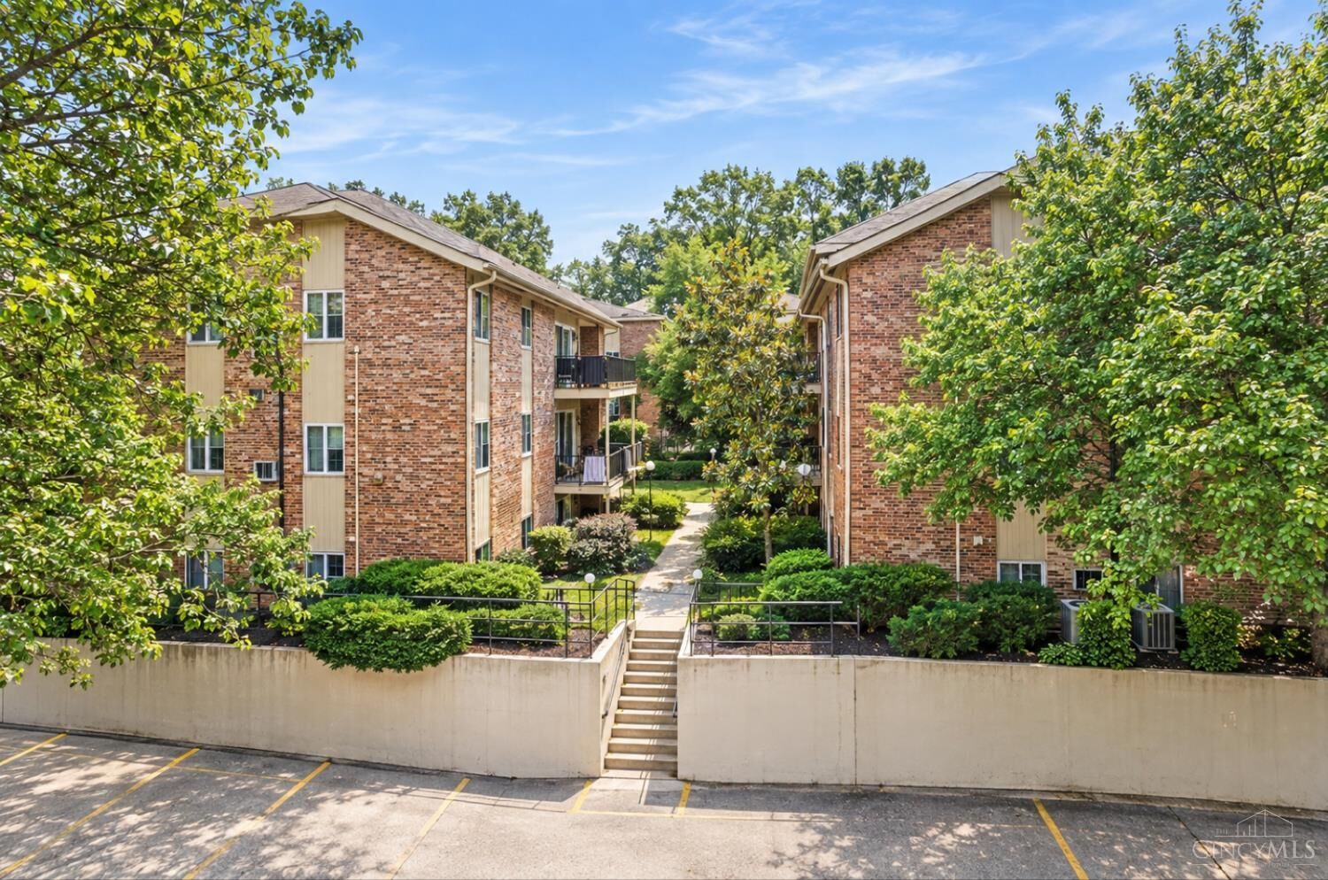 Property Photo: 3069 Alpine Terrace OH 45208