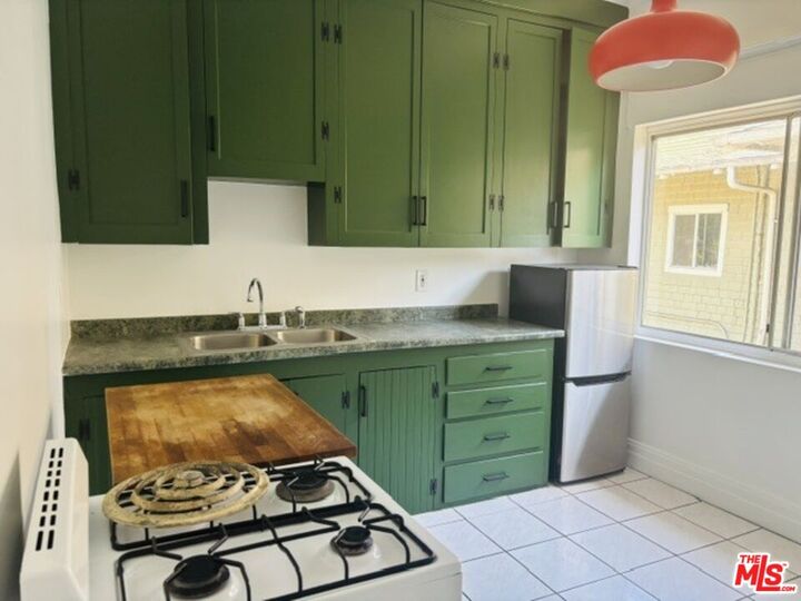 Property Photo:  1030 S Burlington Ave, Unit 1030 1/2  CA 90006 