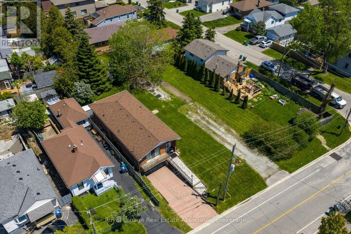 Property Photo:  1067 Alexandra Avenue  ON L5E 2A1 