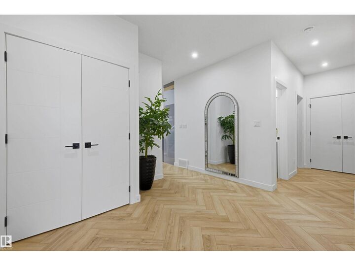 Property Photo:  2043 Collip Cr SW  AB T6W 5T4 